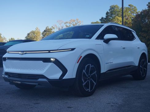 Used 2025 Chevrolet Equinox EV LT w/ Convenience Package image 5