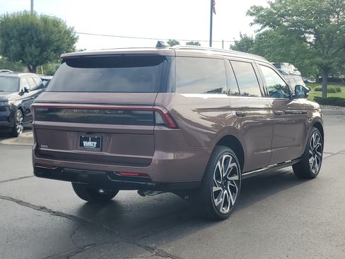 New 2027 Lincoln Navigator Black Label AWD/4WD image 4