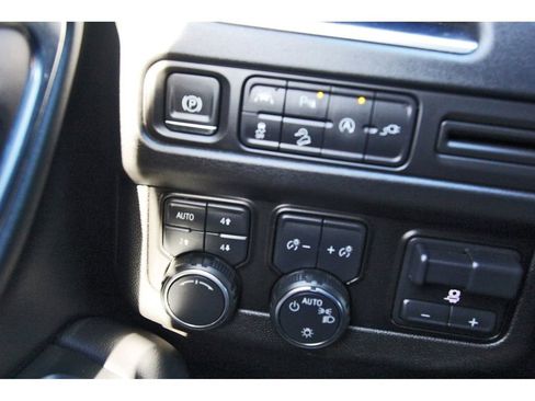 Used 2021 Chevrolet Tahoe Z71 w/ Z71 Signature Package image 19