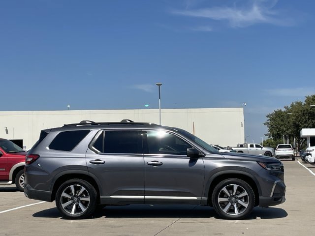 Used 2025 Honda Pilot Elite image 3