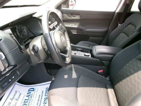 Used 2025 Nissan Pathfinder SV AWD/4WD image 15