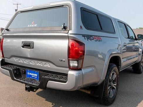 Used 2019 Toyota Tacoma TRD Sport AWD/4WD image 6