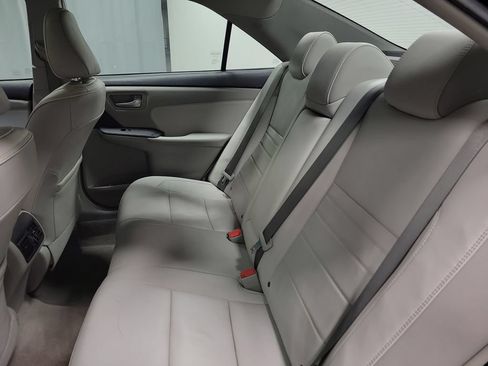 Used 2017 Toyota Camry XLE w/ Moonroof Package FWD image 29