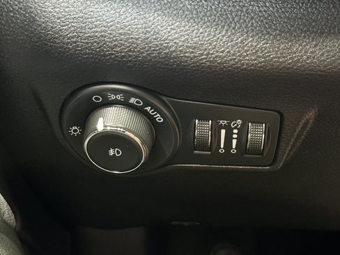 Used 2024 Jeep Compass Latitude AWD/4WD image 31