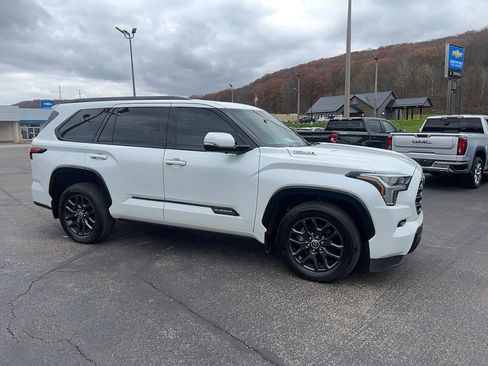 Used 2023 Toyota Sequoia Platinum image 1