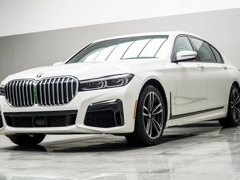 Used 2021 BMW 740i xDrive w/ M Sport Package AWD/4WD image 8
