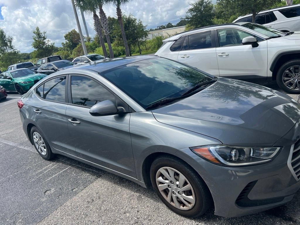 Used 2017 Hyundai Elantra SE FWD image 2