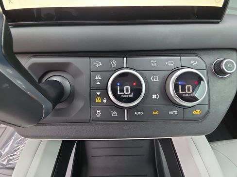 Certified 2025 Land Rover Defender 130 X-Dynamic SE AWD/4WD image 22