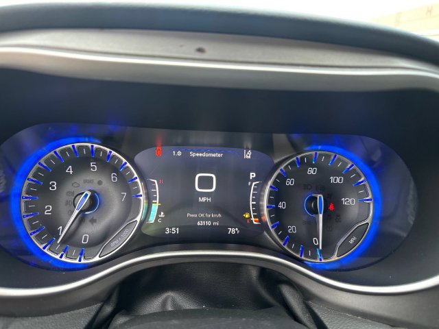 Used 2021 Chrysler Pacifica Touring-L FWD image 12