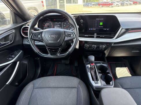 Used 2025 Chevrolet Trax RS w/ Driver Confidence Package FWD image 14