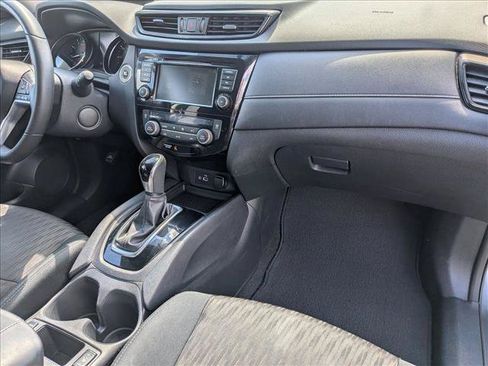 Used 2018 Nissan Rogue SV FWD image 20
