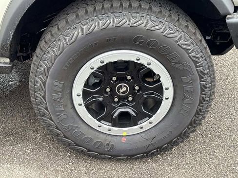 New 2026 Ford Bronco Badlands w/ Sasquatch Package image 9