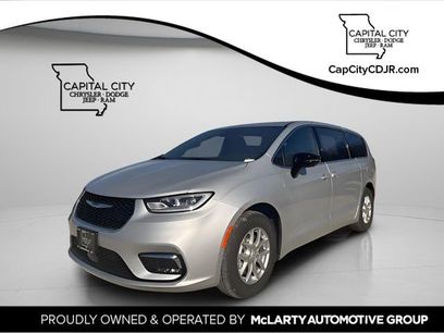New 2026 Chrysler Pacifica Select