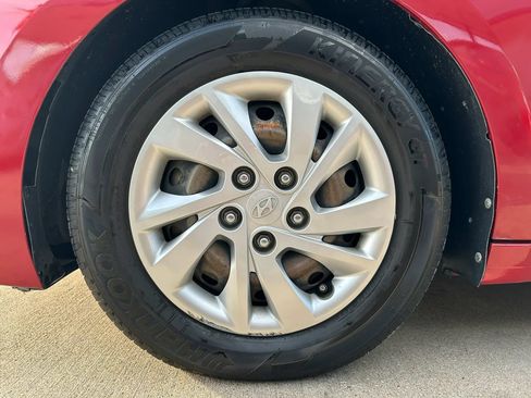 Used 2017 Hyundai Elantra SE FWD image 23