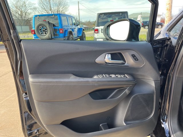 New 2026 Chrysler Pacifica Select w/ S Appearance Package FWD image 10