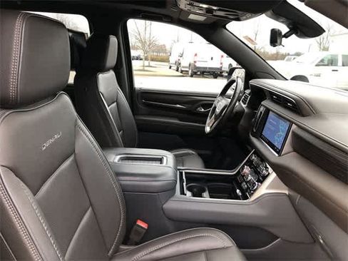 Used 2021 GMC Yukon XL Denali w/ Denali Premium Package image 41