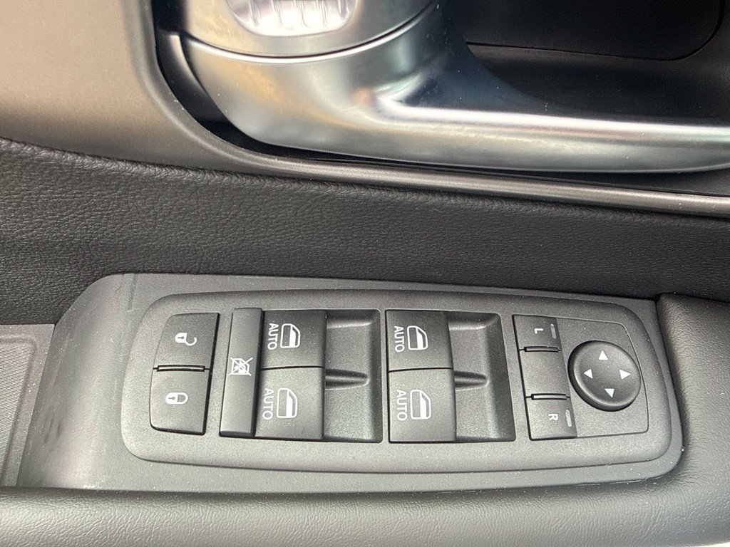 New 2027 Chrysler Pacifica Select AWD/4WD image 28