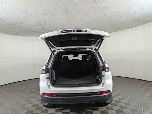 Certified 2024 Jeep Grand Cherokee Altitude image 12