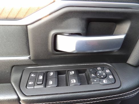 Used 2025 RAM 2500 Big Horn RWD image 15