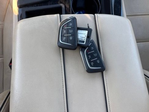 Used 2023 Cadillac Escalade ESV Premium Luxury w/ Performance Package AWD/4WD image 21