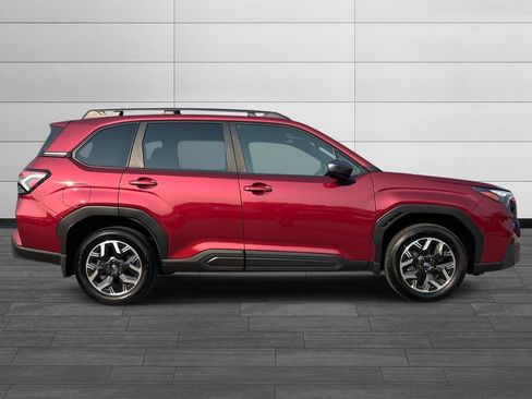 Certified 2025 Subaru Forester Premium AWD/4WD image 2