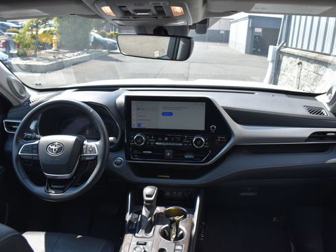 Used 2023 Toyota Highlander Platinum AWD/4WD image 26