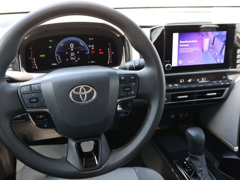 Used 2025 Toyota Camry LE w/ Convenience Package FWD image 17