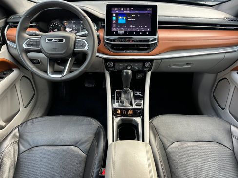 Used 2023 Jeep Compass Limited image 13