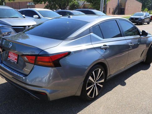 Used 2022 Nissan Altima 2.0 SR image 3