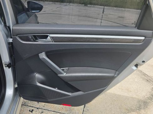 Used 2017 Volkswagen Passat 1.8T SE FWD image 19