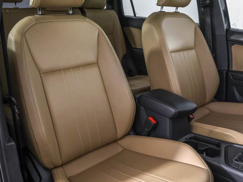 Used 2024 Volkswagen Tiguan SE FWD image 46