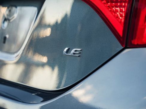 Used 2016 Toyota Corolla LE image 7