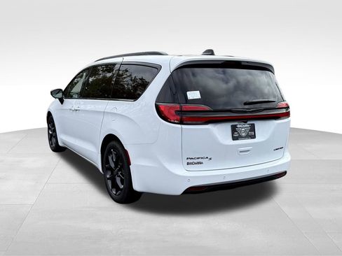New 2026 Chrysler Pacifica Limited w/ S Appearance Package image 5