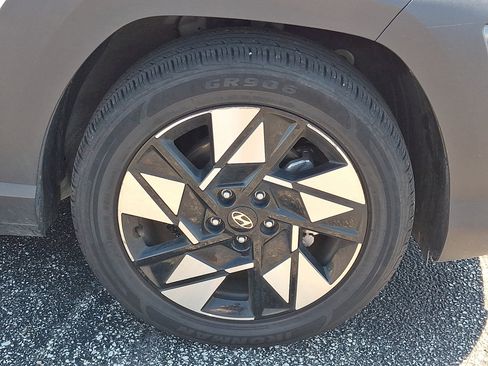 Used 2024 Hyundai Kona SEL FWD image 9