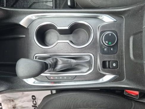 Used 2023 Chevrolet Traverse LT image 26