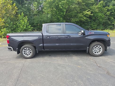 Used 2023 Chevrolet Silverado 1500 LT AWD/4WD image 2