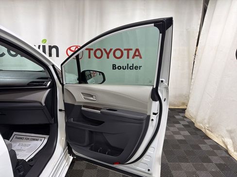 Used 2021 Toyota Sienna LE AWD/4WD image 10