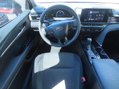 Used 2025 Toyota Camry LE FWD image 5
