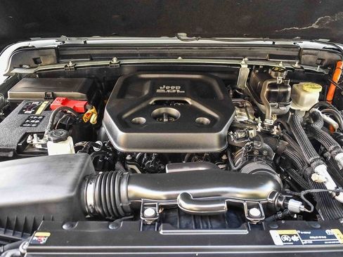 Used 2023 Jeep Wrangler Unlimited Sahara w/ Cold Weather Group image 24