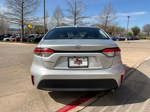 Used 2025 Toyota Corolla LE image 7