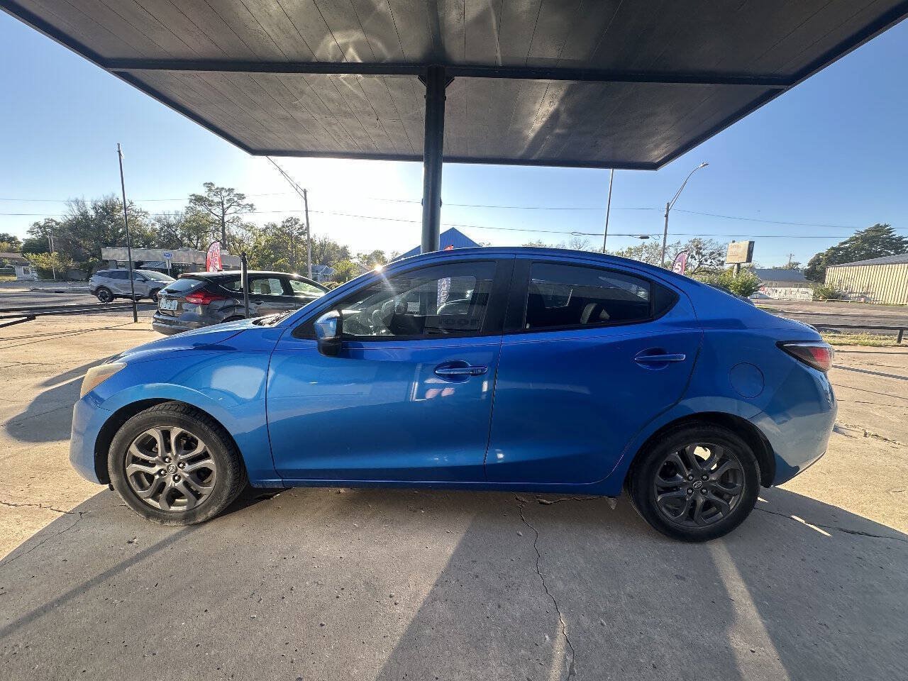 Used 2019 Toyota Yaris LE FWD image 5