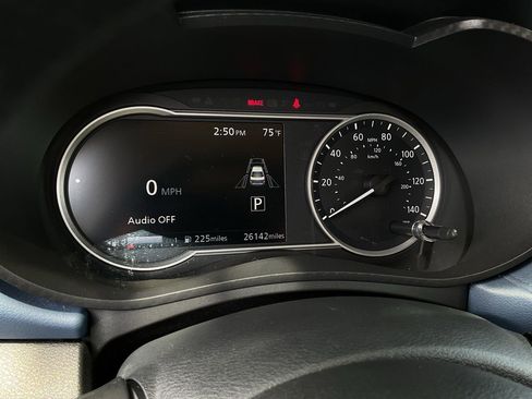 Used 2025 Nissan Versa SV FWD image 33