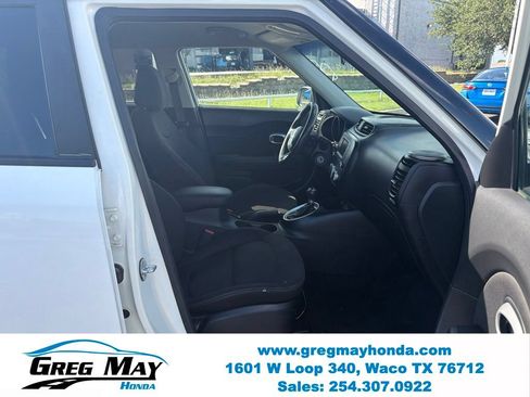 Used 2018 Kia Soul FWD image 30