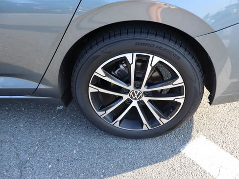 Used 2025 Volkswagen Jetta Sport FWD image 38