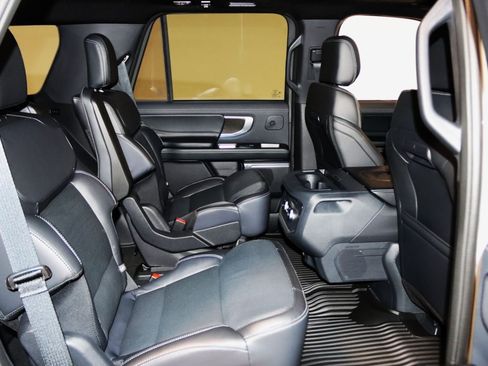 Used 2025 Ford Expedition Platinum w/ Stealth Performance Package AWD/4WD image 67