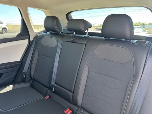 New 2026 Volkswagen Taos SE FWD image 23
