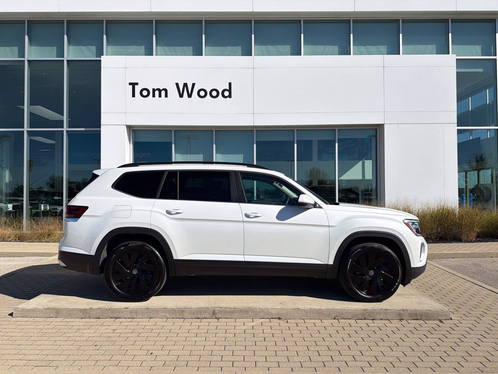 Used 2026 Volkswagen Atlas SE w/ Black Wheel Package AWD/4WD image 14