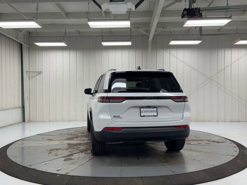 New 2026 Jeep Grand Cherokee Laredo image 7