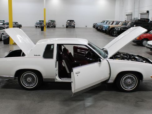Used 1988 Oldsmobile Cutlass Supreme Classic Brougham RWD image 32