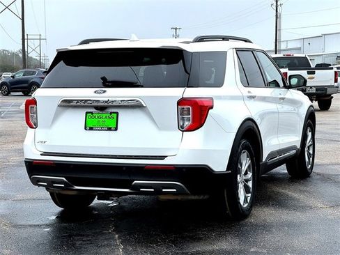 Used 2022 Ford Explorer XLT w/ Equipment Group 202A image 8